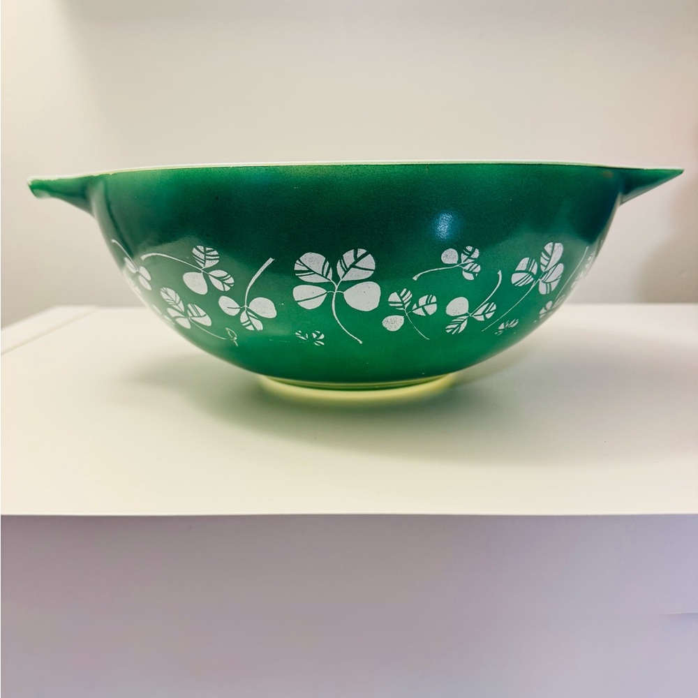 JAJ Pyrex Clover Leaf (Shamrock) Salad Bowl (444)